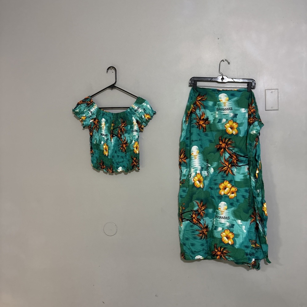 Shore Line Bahamas 2-Piece Shirred Fitted Top Wrap Style Wrap Skirt  Med/Lg NWT